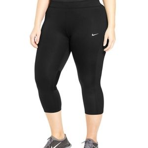 Nike Women's Plus Size Dri-FIT Essential Crop